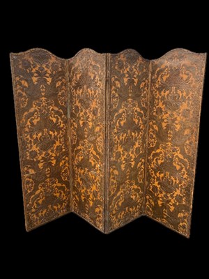 Lot 851 - AN EARLY 20TH CENTURY STAMPED LEATHER FOUR-FOLD DRESSING SCREEN
