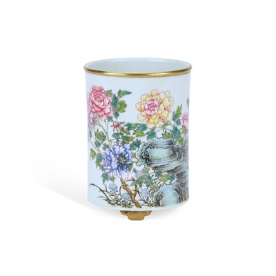 Lot 729 - A CHINESE PORCELAIN BRUSH POT