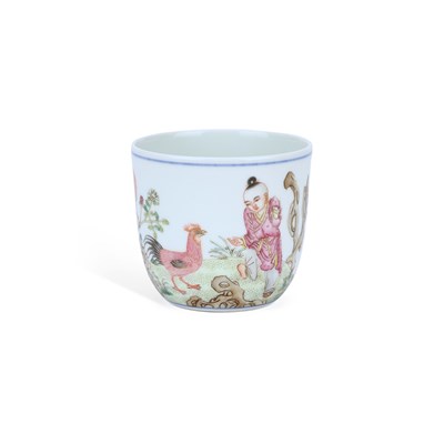 Lot 733 - A CHINESE PORCELAIN BEAKER