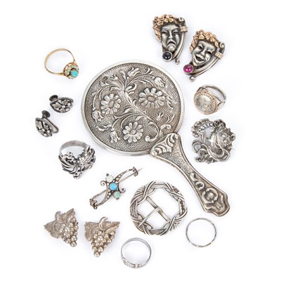 Lot 605 - A GROUP OF SILVER JEWELLERY