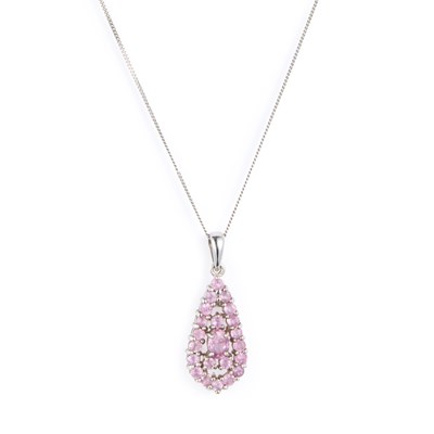 Lot 581 - A 9 CARAT WHITE GOLD PINK SAPPHIRE PENDANT ON CHAIN