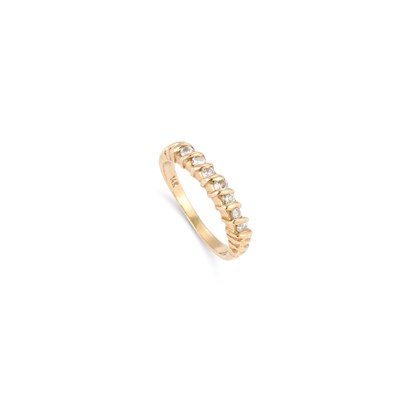 Lot 547 - A DIAMOND HALF ETERNITY RING