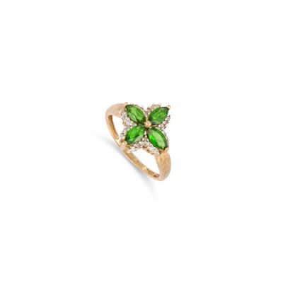 Lot 608 - A 9 CARAT GOLD CHROME DIOPSIDE AND DIAMOND CLUSTER RING