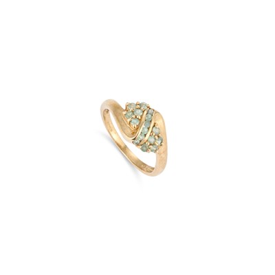 Lot 615 - A 9 CARAT GOLD CHRYSOBERYL CLUSTER RING
