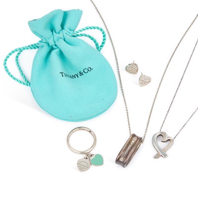Lot 533 - A GROUP OF TIFFANY & CO SILVER JEWELLERY