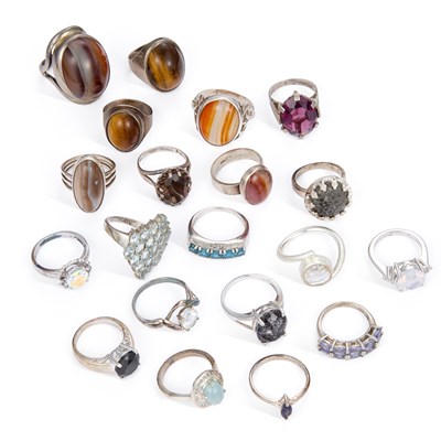 Lot 559 - A GROUP OF GEM-SET SILVER RINGS