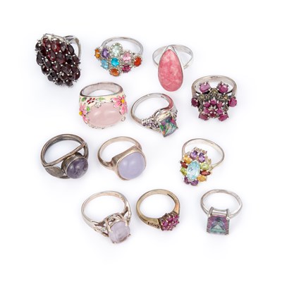 Lot 537 - A GROUP OF GEM-SET SILVER RINGS