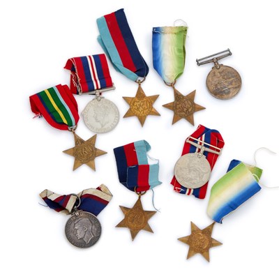 Lot 42 - A GROUP OF SECOND WORLD WAR MILITARIA