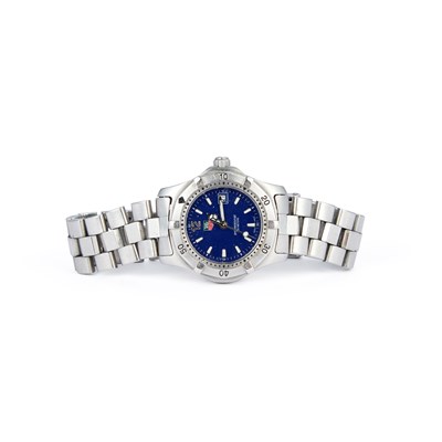 Lot 512 - A LADY'S STEEL TAG HEUER 2000 BRACELET WATCH