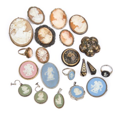 Lot 557 - A COLLECTION OF JEWELLERY