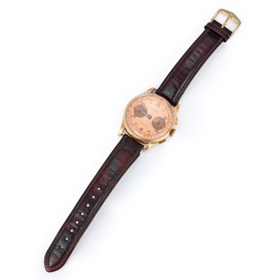 Lot 514 - A GENT'S CHRONOGRAPH SUISSE CHRONOGRAPH STRAP WATCH