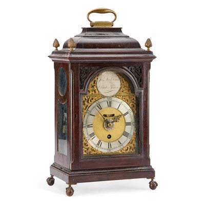 Lot 810 - AN 18TH CENTURY AMERICAN MAHOGANY SINGLE-FUSEE BRACKET CLOCK