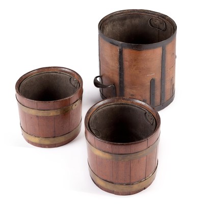 Lot 916 - A LARGE 19TH CENTURY IRON-BOUND GRAIN BUCKET