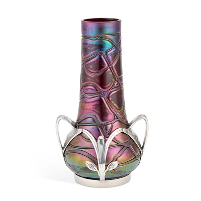 Lot 55 - A PALLME-KONIG ART NOUVEAU IRIDESCENT GLASS VASE WITH PEWTER MOUNT