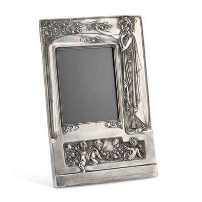 Lot 162 - AN ART NOUVEAU SILVER-PLATED PHOTOGRAPH FRAME