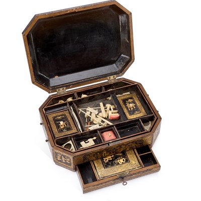 Lot 918 - A CHINESE EXPORT LACQUER WORK BOX