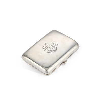 Lot 277 - AN EDWARDIAN SILVER CIGARETTE CASE WITH INTEGRAL SOVEREIGN HOLDER AND VESTA