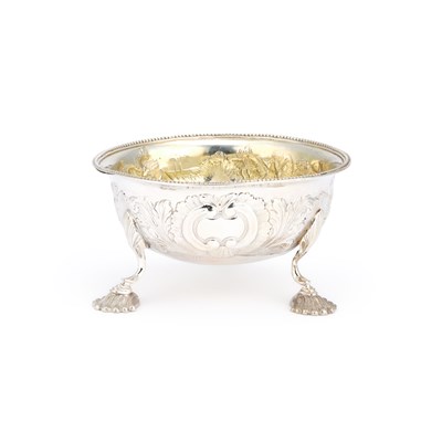 Lot 228 - A GEORGE III IRISH SILVER SUGAR BOWL
