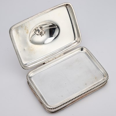 Lot 149 - A GEORGE III OLD SHEFFIELD PLATE TOASTED CHEESE DISH