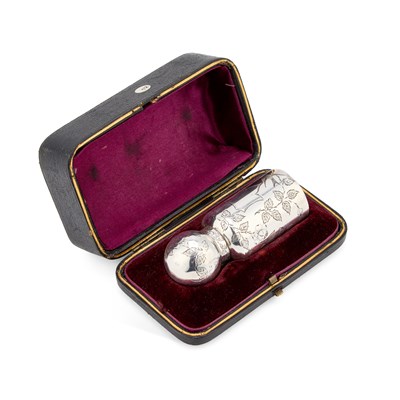 Lot 428 - A VICTORIAN ENGRAVED SILVER SCENT BOTTLE