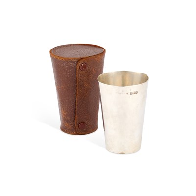 Lot 363 - AN EDWARDIAN SILVER BEAKER