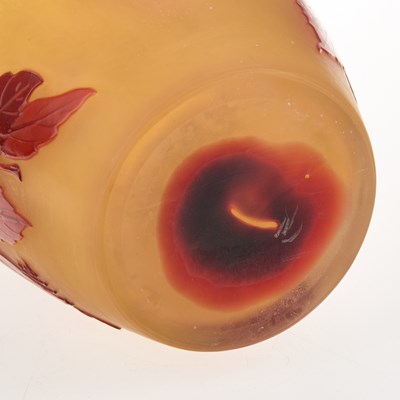 Lot 74 - ÉMILLE GALLÉ (1846-1904), A CAMEO GLASS VASE