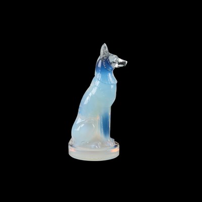 Lot 71 - RENÉ LALIQUE (FRENCH, 1860-1945), A 'CHIEN' CACHET