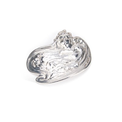 Lot 635 - AN ART NOUVEAU SILVER BELT BUCKLE