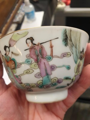 Lot 483 - A GROUP OF THREE CHINESE FAMILLE ROSE BOWLS
