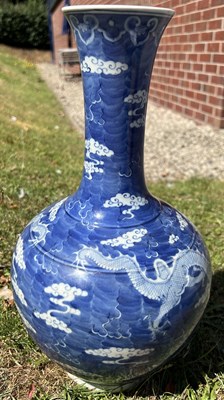 Lot 473 - A CHINESE BLUE AND WHITE PORCELAIN BOTTLE VASE