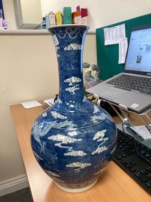 Lot 473 - A CHINESE BLUE AND WHITE PORCELAIN BOTTLE VASE