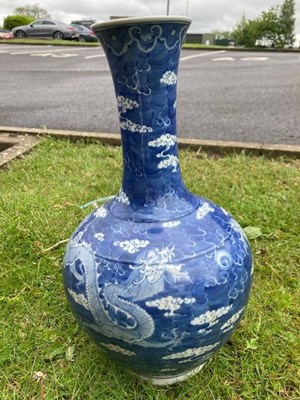 Lot 473 - A CHINESE BLUE AND WHITE PORCELAIN BOTTLE VASE
