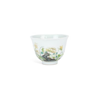 Lot 511 - A CHINESE FAMILLE ROSE WINE CUP