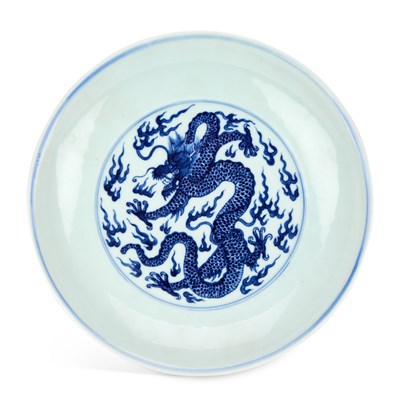 Lot 541 - A CHINESE BLUE AND WHITE ‘DRAGON’ DISH
