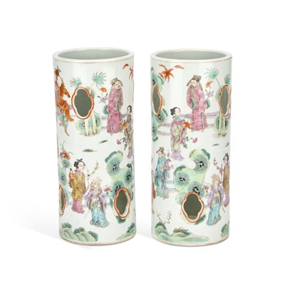 Lot 498 - A PAIR OF CHINESE FAMILLE VERTE ‘FIGURAL’ CYLINDRICAL VASES