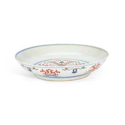 Lot 517 - A CHINESE DOUCAI ‘FLORAL’ DISH