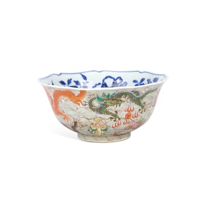 Lot 493 - A CHINESE FAMILLE ROSE 'DRAGON' BOWL