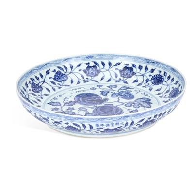 Lot 540 - A CHINESE BLUE AND WHITE DISH