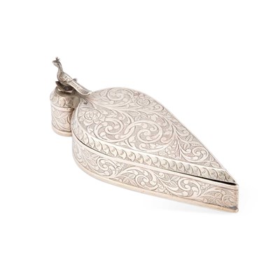 Lot 162 - AN INDIAN SILVER BOX