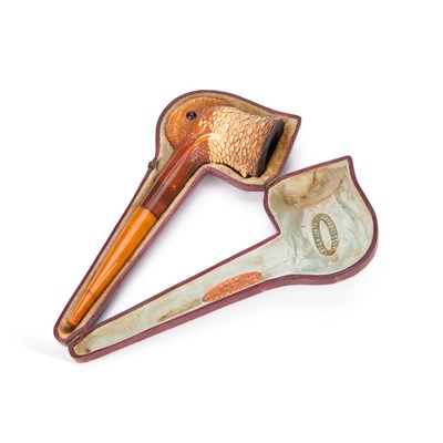 Lot 811 - A CARVED BIRD'S HEAD PIPE