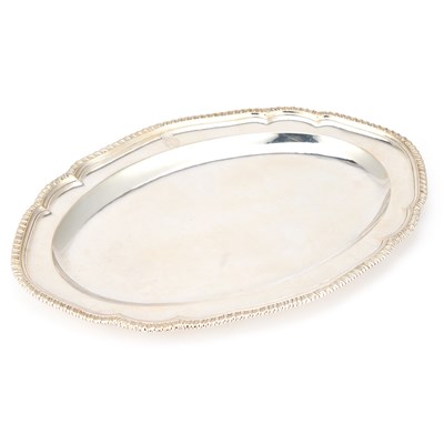 Lot 217 - A GEORGE III SILVER POULTRY DISH
