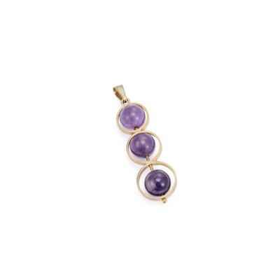 Lot 740 - AN AMETHYST PENDANT
