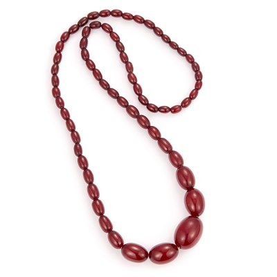 Lot 750 - A CHERRY AMBER BAKELITE BEAD NECKLACE