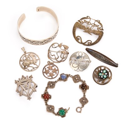 Lot 668 - A COLLECTION OF SILVER CELTIC JEWELLERY