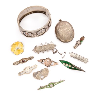 Lot 735 - A GROUP OF VICTORIAN AND LATER SILVER JEWELLERY