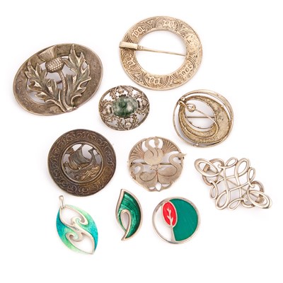 Lot 689 - A COLLECTION OF SILVER CELTIC JEWELLERY