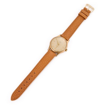 Lot 630 - A GENTS GOLD PLATED SMITHS STRAP WATCH