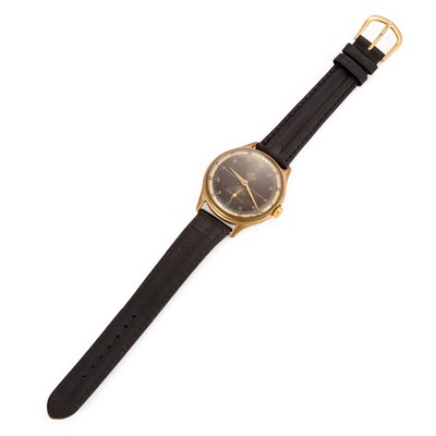 Lot 641 - A GENTS GOLD PLATED SMITHS STRAP WATCH