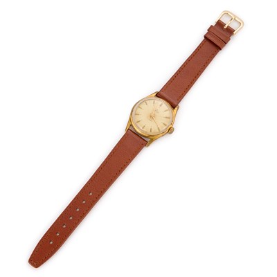 Lot 807 - A GENTS GOLD PLATED SMITHS STRAP WATCH