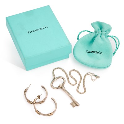 Lot 691 - TIFFANY & CO - A PAIR OF SILVER EARRINGS AND A PENDANT ON CHAIN